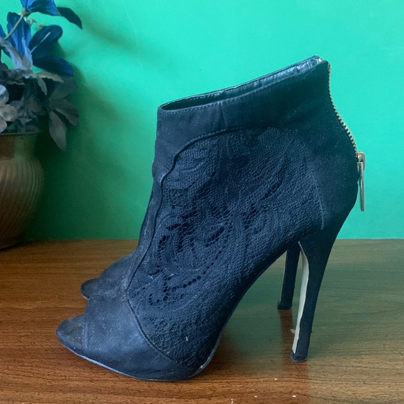 Aldo Shoes - Aldo Size 7 Black Lace Zip Up Heels